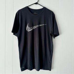Nike black dri fit casual tee, size large in mens